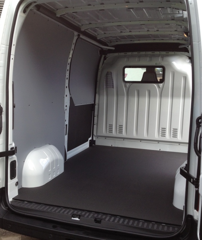 Plancher et parois polypropylène dans Renault Master L2H2